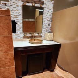 Jackie Ray's Grill - Women's Restroom