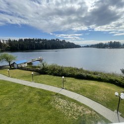 Inn On Long Lake