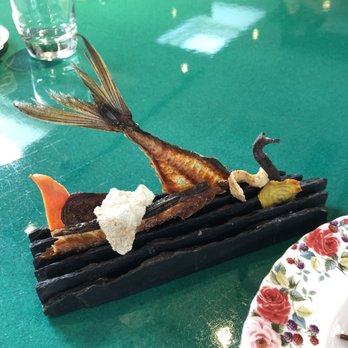 Yashin Ocean House - Hone kawa senbei (umami mackerel bone and fish skin) - Japanese Near Me - London, XGL
