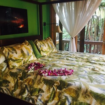 At the Crater's Edge - Our sumptuous king bed. - Bed & Breakfast Near Me - Volcano, Hawaii