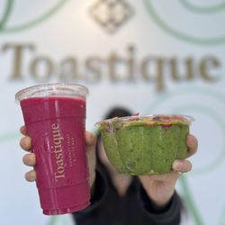 Toastique - Gingerberry smoothie and matcha bowl. @PharmingFoodies