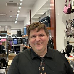 The Travel Store - Bo who knows luggage