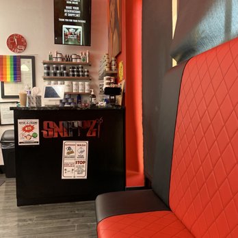 Snippz - Nice red leather diamond tuck seating - Barbers Near Me - Chino, California