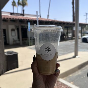 Everbloom Coffee - Oatmilk bees knees - Coffee & Tea Near Me - Indio, California Everbloom Coffee - Oatmilk bees knees - Coffee & Tea Near Me - Indio, California
