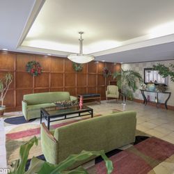 The Jefferson House Condominium - Buiding lobby at Jefferson House