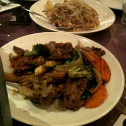 Thai on Brunswick - Beef in oyster sauce & Pad Thai (background)