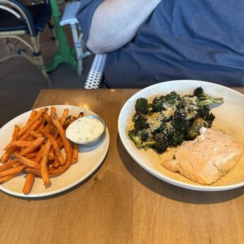 Flower Child - Salad Near Me - Gilbert, Arizona Flower Child - Salad Near Me - Gilbert, Arizona