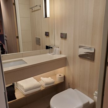 Moxy Berlin Ostbahnhof - Hotels Near Me - Berlin, BE Moxy Berlin Ostbahnhof - Hotels Near Me - Berlin, BE
