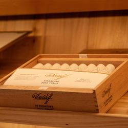 Santa Monica Cigars - Davidoff - Cigars