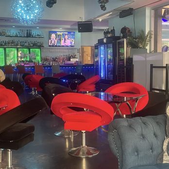 FIZZ - Seating - Lounges Near Me - Plano, Texas
