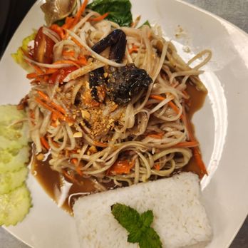 Thaily's - Papaya salad - delicious - Middle Eastern Near Me - Chandler, Arizona