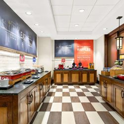 Hampton Inn & Suites Lake Placid - Breakfast Area