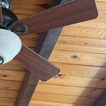 Lots A Java - Ceiling fan with heavy dust - Coffee & Tea Near Me - Oroville, California