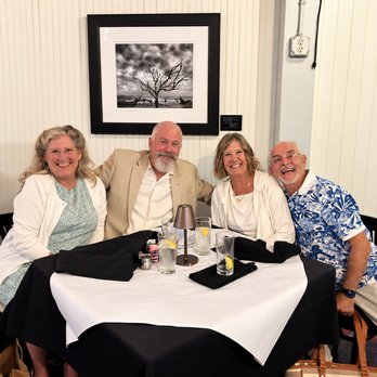 Jesses Restaurant - Happy diners - Seafood Near Me - Magnolia Springs, Alabama