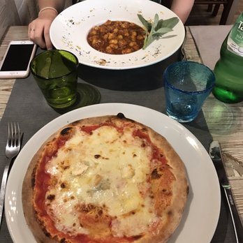 A Le Tole - Four cheese pizza(baby size) and gnocchi with meat sauce - Pizza Near Me - Venezia, VE