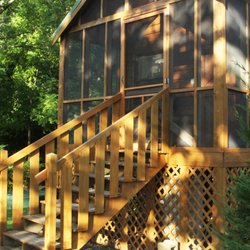 Riverbend Lodging - Screened porch on the cabin has rocking chairs and a view of the river!