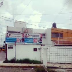 Clinica de Especialidades Estomatologicas - Así es la fachada de la clínica desde la calle Tikal, esquina con 49 poniente.