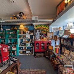 Chappie's - More decor