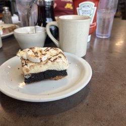 Wings Airport Cafe - S'more cake