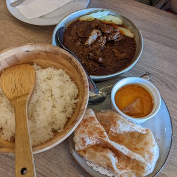 Mamak - Top - Beef rendang
Bottom - Roti Canai - Malaysian Near Me - Doraville, Georgia Mamak - Top - Beef rendang
Bottom - Roti Canai - Malaysian Near Me - Doraville, Georgia