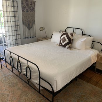 Roami - 305 isle of capri drive 2nd floor bedroom with balcony! - Vacation Rentals Near Me - Miami, Florida