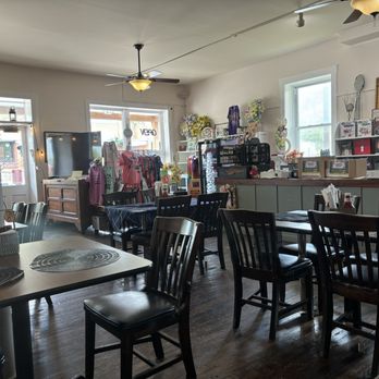 Family TreeTs - Inside - Breakfast & Brunch Near Me - Clifton Forge, Virginia Family TreeTs - Inside - Breakfast & Brunch Near Me - Clifton Forge, Virginia