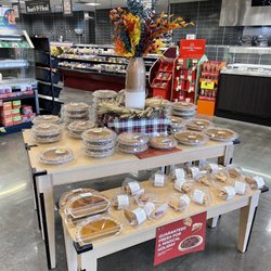 Fred Meyer - Cool pie display