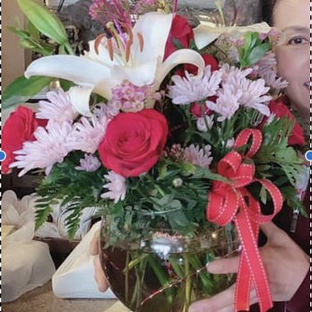 Campus Flowers - Happy mommy w beautiful flowers! - Florists Near Me - Tempe, Arizona