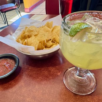 La Carreta - awesome complimentary warm chips and excellent red salsa! large 20 oz. house margarita with no salt ($9 as of 02/2026 - Mexican Near Me - Lansing, Kansas La Carreta - awesome complimentary warm chips and excellent red salsa! large 20 oz. house margarita with no salt ($9 as of 02/2026 - Mexican Near Me - Lansing, Kansas