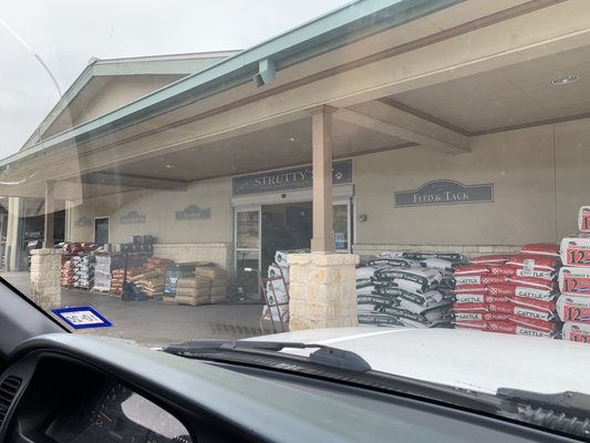 strutty's feed & pet supply