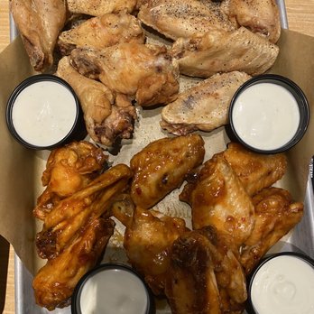 Buffalo Wild Wings - American Near Me - Skokie, Illinois