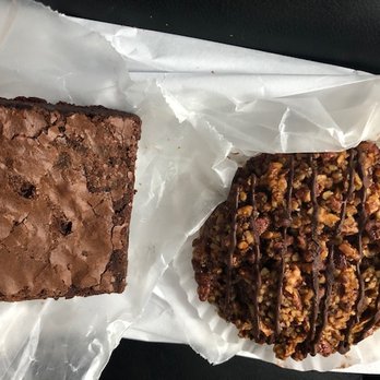 Diane's Bakery Cafe - Bakeries Near Me - Roslyn, New York