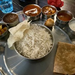 the tiffin truck