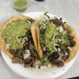 Regular tacos ( asada and cabeza ) Regular tacos ( asada and cabeza )