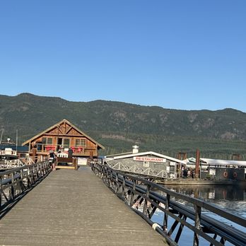 The Narrows Floating Restaurant - Seafood Near Me - Campbell River, British Columbia The Narrows Floating Restaurant - Seafood Near Me - Campbell River, British Columbia