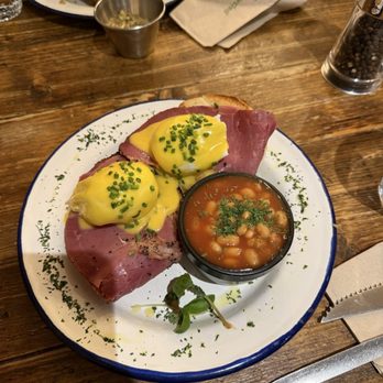 Drury 188-189 - Pastrami Benedict - Breakfast & Brunch Near Me - London, XGL