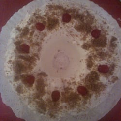 Pastelería Suiza - Pastel de Ciruela pasa con crema pastelera, cubierta de merengue