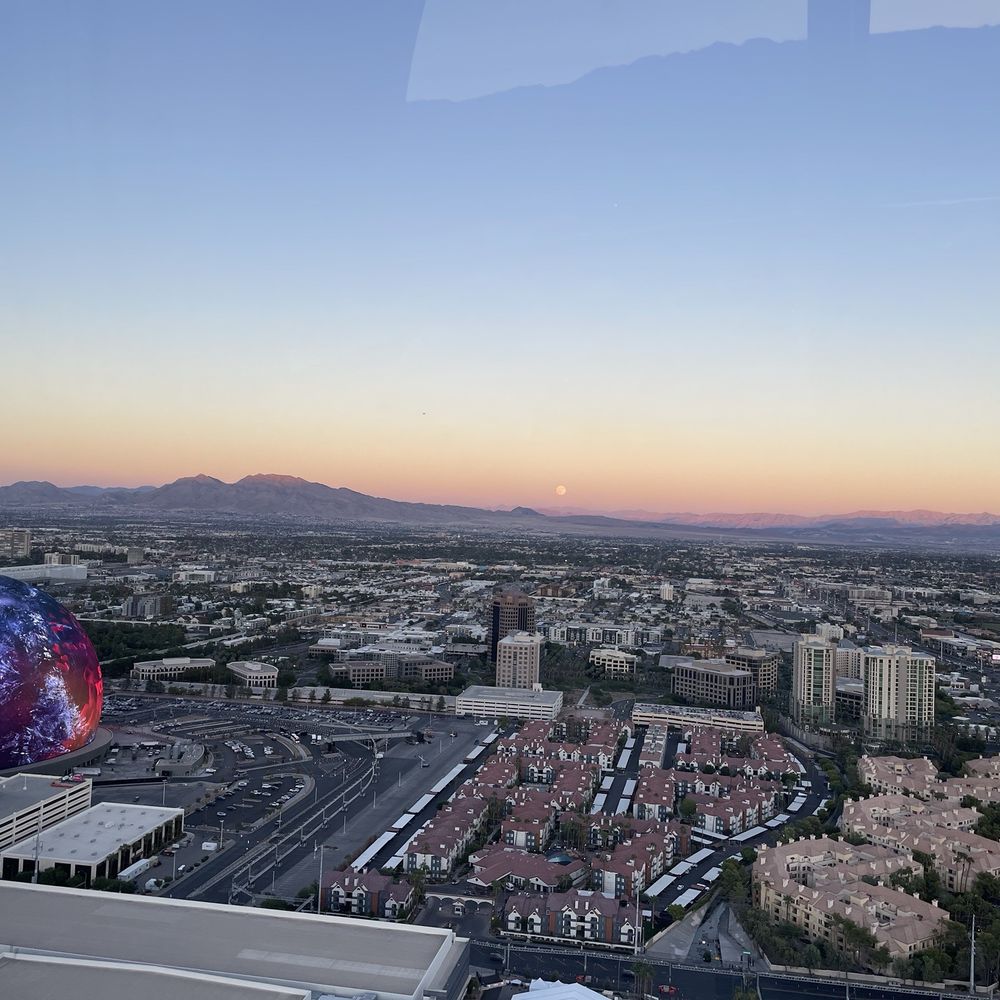 The High Roller - Just Gorgeous - Amusement Parks Near Me - Las Vegas, Nevada The High Roller - Just Gorgeous - Amusement Parks Near Me - Las Vegas, Nevada