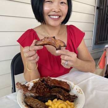 Smoke Eaters BBQ - Self enjoying the delicious BBQ ribs - Food Trucks Near Me - Los Angeles, California Smoke Eaters BBQ - Self enjoying the delicious BBQ ribs - Food Trucks Near Me - Los Angeles, California