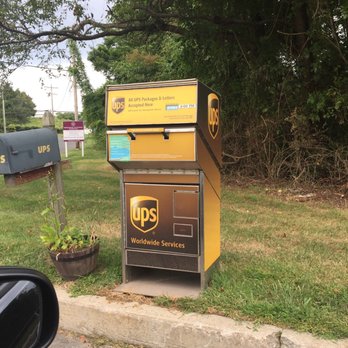 The UPS Store - Quick small package drop off at the top of hill - Shipping Centers Near Me - Watertown, Connecticut