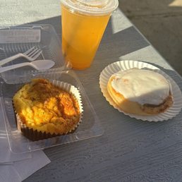 Lemonade, goat cheese quiche and cinnamon roll