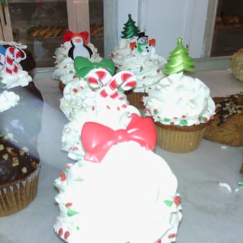 Artemio's Bakery - Cupcakes - Bakeries Near Me - Chicago, Illinois