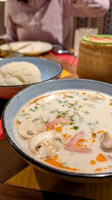 Pii Nong Thai Yonge - Eatery & Experience by null