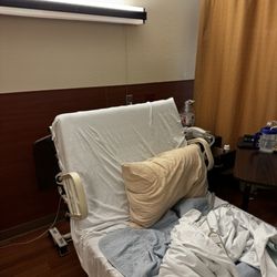 Mission Palms of Mesa Health & Rehabilitation Center - The bed and basically where my dad stayed for nine days