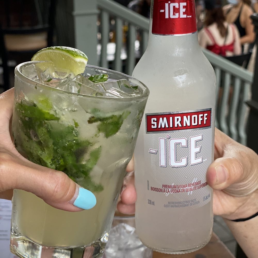 Jake's On Main - Refreshing drinks to order and enjoy - Pubs Near Me - Unionville, Ontario