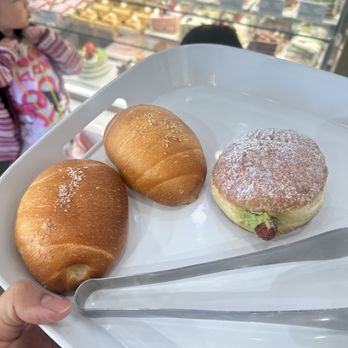 Tous Les Jours - Salt bread & macha donut - Bakeries Near Me - Cerritos, California Tous Les Jours - Salt bread & macha donut - Bakeries Near Me - Cerritos, California