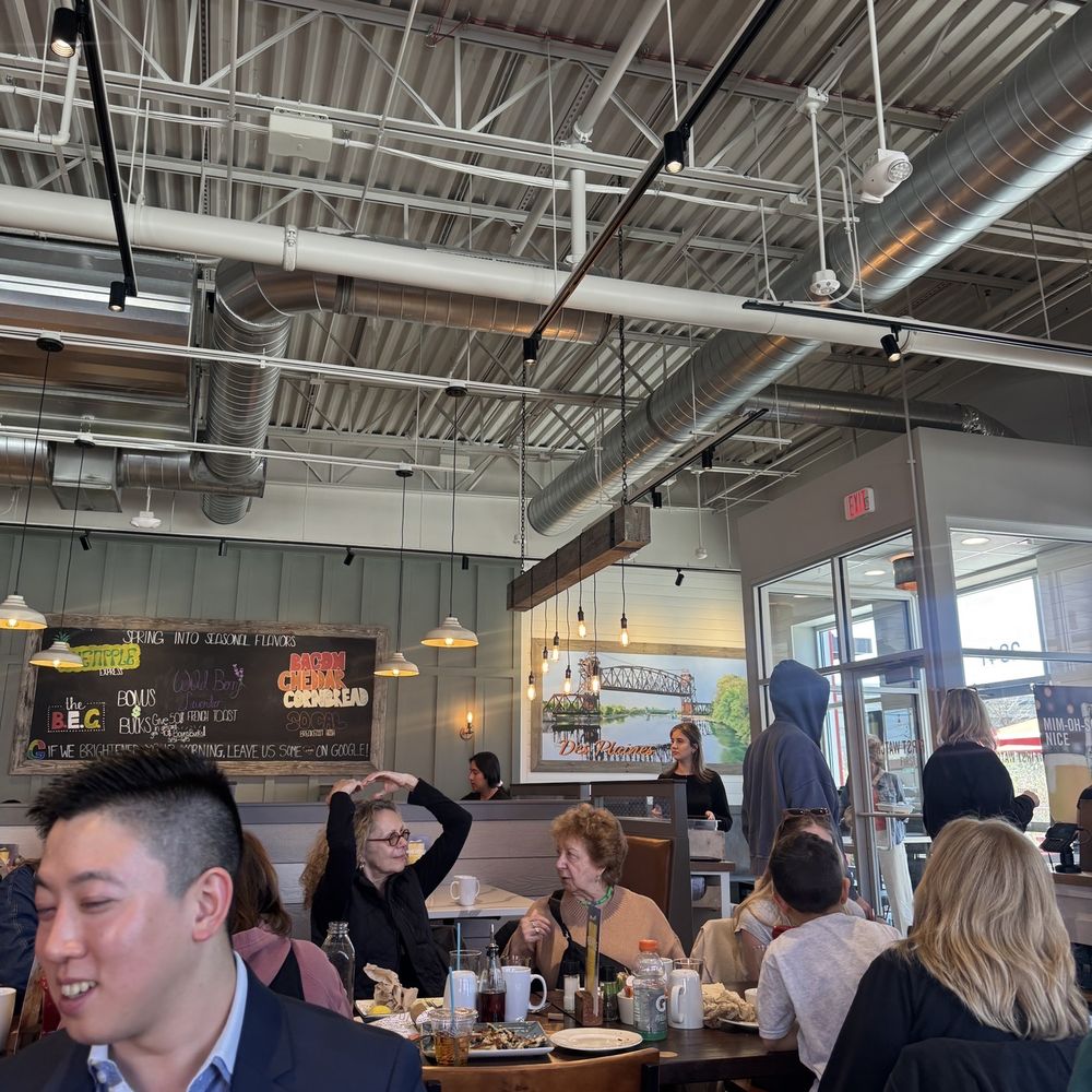 First Watch - Inside - Breakfast & Brunch Near Me - Des Plaines, Illinois