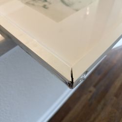 Rooms To Go - Corner of picture frame