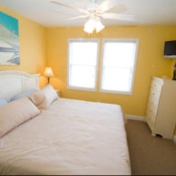 Tiffany's Motel - King suite ! - Hotels Near Me - Surf City, North Carolina