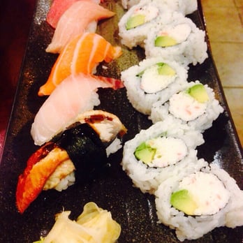 Sushiland - Sushi plate- 5 pcs nigiri ( got unagi instead of shrimp) and 8pcs California roll - Japanese Near Me - Hayward, California